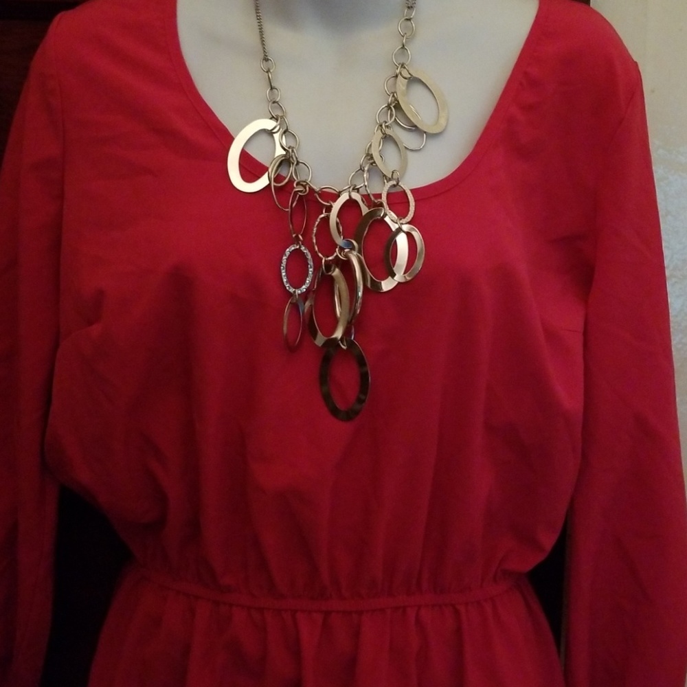Cute summer dress with cut out back - Picture 2 of 5